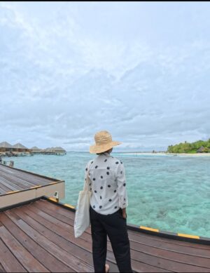 Aishwarya Raghu Instagram - Maldives 🇲🇻 💥

Travel partner: @pickyourtrail 
Location: @adaaranprestigevadoo