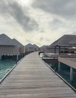 Aishwarya Raghu Instagram - Maldives 🇲🇻 💥
Travel partner: @pickyourtrail
Location: @adaaranprestigevadoo