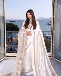 Actress Aishwarya Rai HD Photos and Wallpapers October 2025