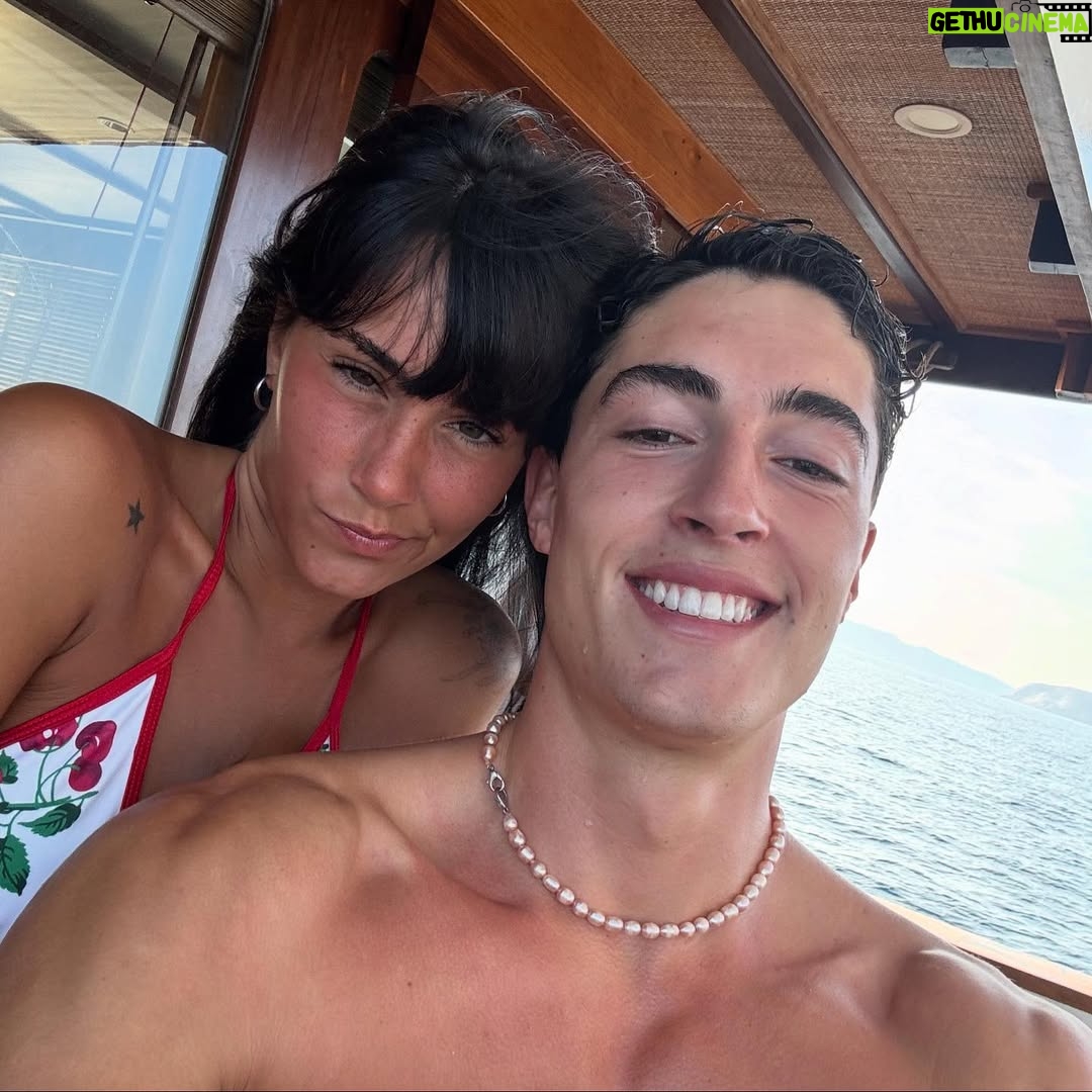 Aitana - 1.7 Million Likes - feliz cumple daniel :) 🩶🎂 @yosoyplex