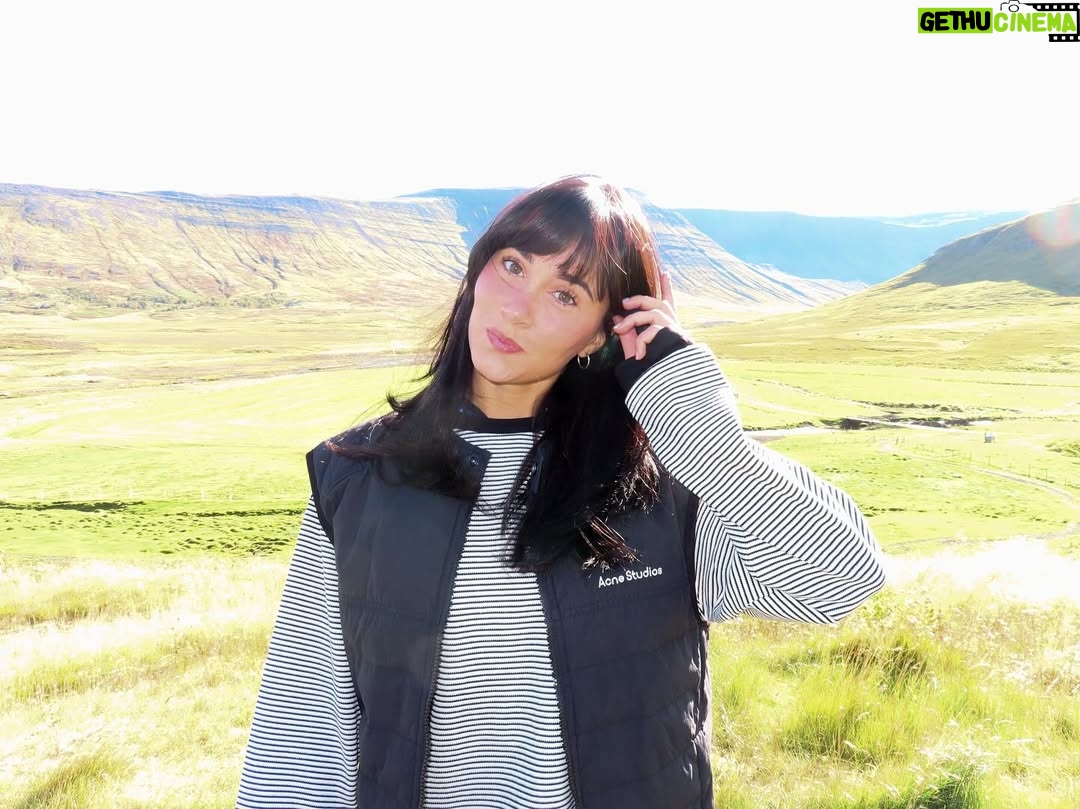 Aitana - 539.8K Likes - enterándome en mi lugar favorito del mundo QUEEEEEEEE TENEEEEEMOS 2 NOMINACIONESSSSSSSSS A LAAAAAAAAAATIN GRAMMYSSSSSS @latingrammys !!!!!!!!!!!!!!!!! locuraaaaaaaaaaaaaaaa 💙🦋🦋🧞‍♂️🚙🥶🥶🥶🥶🐳🐳🥏🥏🥏🥏🥏🥿🦕🦕🟦🔵🟦🔵🩵🖲️🖲️🚹🌐🌐🌐🧢🧢🌀🌀🌀🚾🚾🚾🚾🗣️🗣️🗣️🎽 viva el color azul, cuarto azul, el pedazo equipo que tengo (que sin ellos nada de esto sería posible @universalspain @universalmusicgroup @gtstalentspain @narcisrebollo @mikitoran @valle_es_valle_ @celiatutor @nestor_hernandez_mendez @mak3noise @marinaruiz26 @vampire.zip TODOSSSSS)
y a todo el mundo que ha formado parte de la era CUARTO AZUL, os amo. @gale @spreadlof @nicocotton @andrestorrest @calidandee @vibarco @dallask @andyclay @mnulara @castamarket @jeanmusica @getyoursnackon @andrykiddos @elataubert @alaskaoficial @jaywheelerpr @myketowers @dannocean @elbarryb @keniaos 
obviamente estoy muy emocionada esto es muy fuerte, en fin.