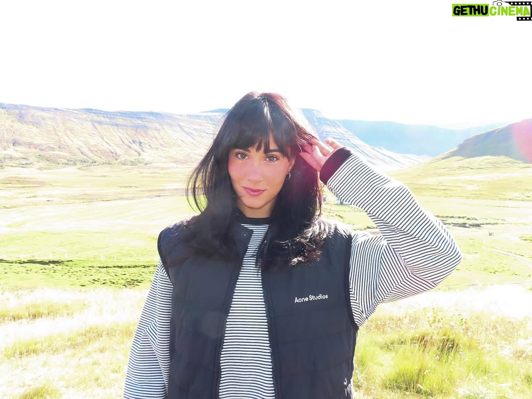 Aitana - 539.8K Likes - enterándome en mi lugar favorito del mundo QUEEEEEEEE TENEEEEEMOS 2 NOMINACIONESSSSSSSSS A LAAAAAAAAAATIN GRAMMYSSSSSS @latingrammys !!!!!!!!!!!!!!!!! locuraaaaaaaaaaaaaaaa 💙🦋🦋🧞‍♂️🚙🥶🥶🥶🥶🐳🐳🥏🥏🥏🥏🥏🥿🦕🦕🟦🔵🟦🔵🩵🖲️🖲️🚹🌐🌐🌐🧢🧢🌀🌀🌀🚾🚾🚾🚾🗣️🗣️🗣️🎽 viva el color azul, cuarto azul, el pedazo equipo que tengo (que sin ellos nada de esto sería posible @universalspain @universalmusicgroup @gtstalentspain @narcisrebollo @mikitoran @valle_es_valle_ @celiatutor @nestor_hernandez_mendez @mak3noise @marinaruiz26 @vampire.zip TODOSSSSS)
y a todo el mundo que ha formado parte de la era CUARTO AZUL, os amo. @gale @spreadlof @nicocotton @andrestorrest @calidandee @vibarco @dallask @andyclay @mnulara @castamarket @jeanmusica @getyoursnackon @andrykiddos @elataubert @alaskaoficial @jaywheelerpr @myketowers @dannocean @elbarryb @keniaos 
obviamente estoy muy emocionada esto es muy fuerte, en fin.