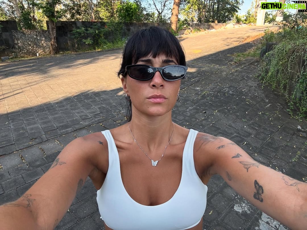 Aitana - 443.6K Likes - este veranito :’)