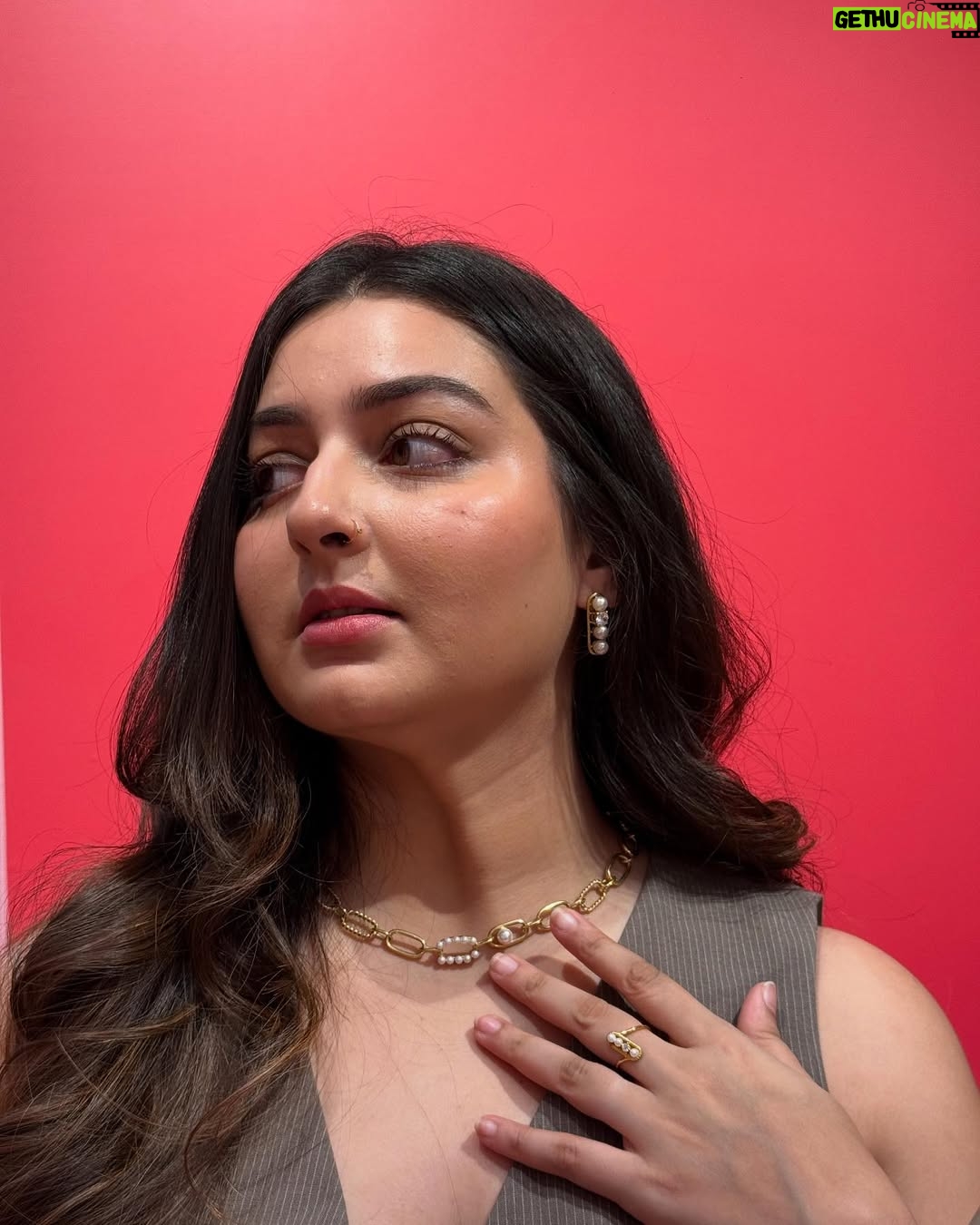 Akanksha Joshi - 1.3K Likes - Dropped by the Nishani pop-up at Jio World Drive and left with stunning jewellery, a sweet tooth fix, and a whole lot of fun!

@nishanistudio 
#NishaniatJWD
#NishaniPopup
#StyledByNishani
@jioworlddrive