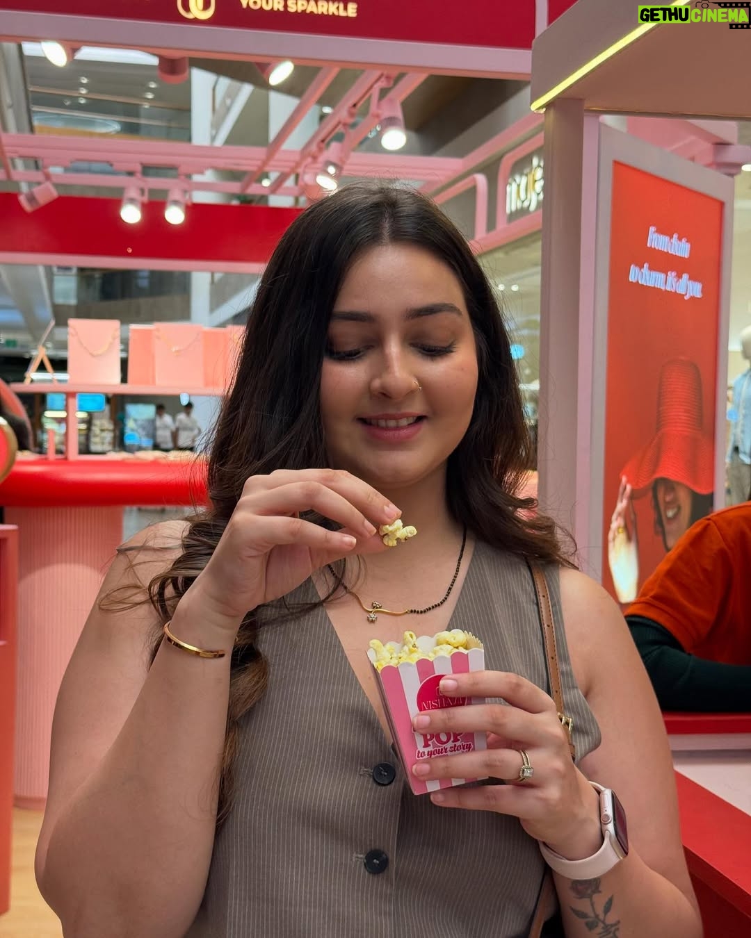 Akanksha Joshi - 1.3K Likes - Dropped by the Nishani pop-up at Jio World Drive and left with stunning jewellery, a sweet tooth fix, and a whole lot of fun!

@nishanistudio 
#NishaniatJWD
#NishaniPopup
#StyledByNishani
@jioworlddrive