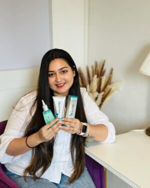 Akanksha Joshi Instagram - Finally my scalp feels much cleaner, hair feels healthier and shiner...
All thanks to the Biolage Scalp Facial!
I Highly recommend you guys to get a Scalp Facial at a salon near you.
You can also get your hands on the Scalppure range now!!
#BrandLove
#BiolageScalp #BiolageIndia #ScalpFacial #Ad #Biolage
#BiolageScalppure #Biolage