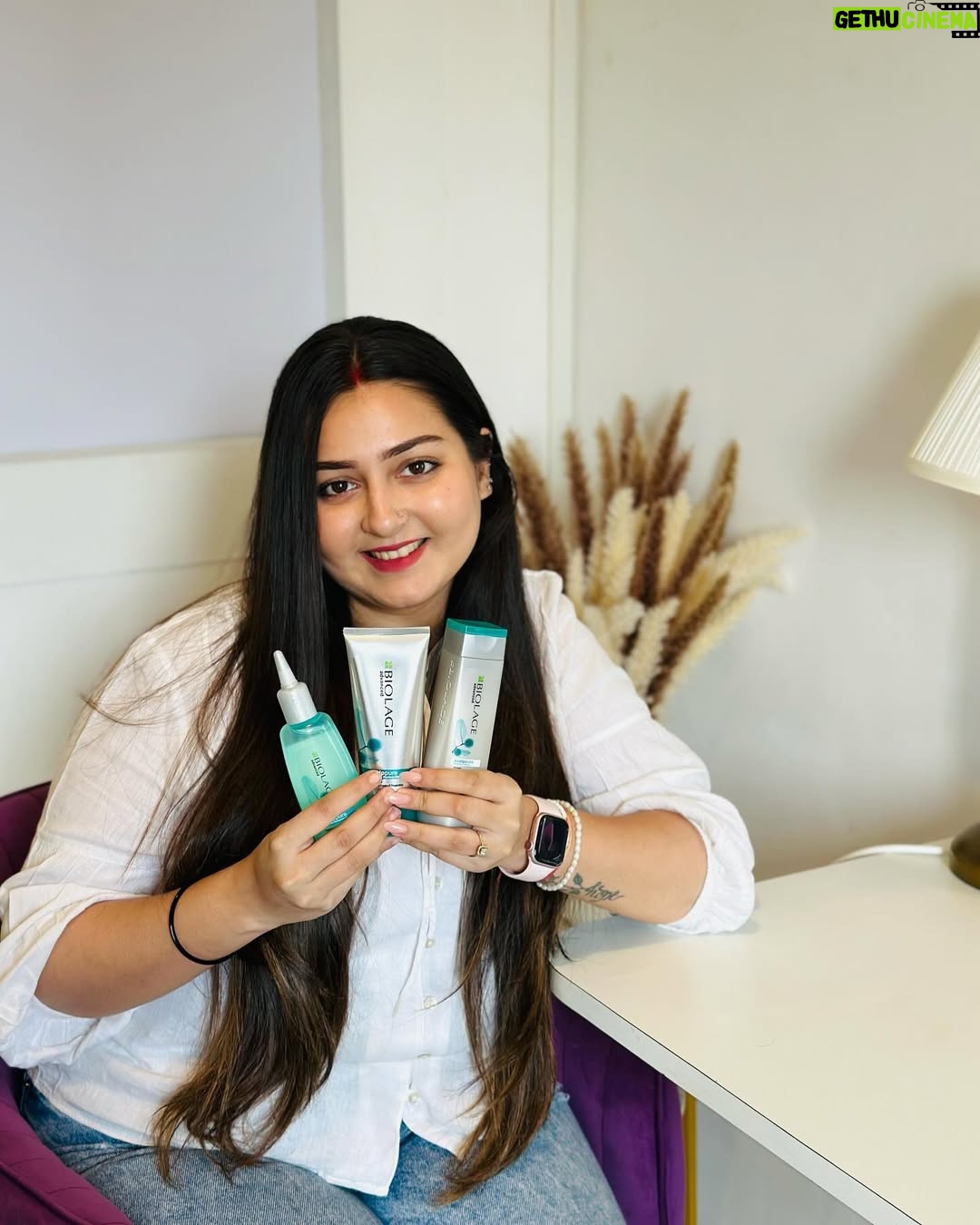 Akanksha Joshi - 1.3K Likes - Finally my scalp feels much cleaner, hair feels healthier and shiner...
All thanks to the Biolage Scalp Facial!
I Highly recommend you guys to get a Scalp Facial at a salon near you.
You can also get your hands on the Scalppure range now!!
#BrandLove

#BiolageScalp #BiolageIndia #ScalpFacial #Ad #Biolage
#BiolageScalppure #Biolage