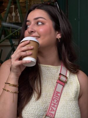 Akanksha Joshi Instagram - Coffee Poses is a perfect combination ❤️✨