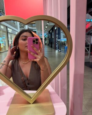 Akanksha Joshi Instagram - Dropped by the Nishani pop-up at Jio World Drive and left with stunning jewellery, a sweet tooth fix, and a whole lot of fun!
@nishanistudio
#NishaniatJWD
#NishaniPopup
#StyledByNishani
@jioworlddrive