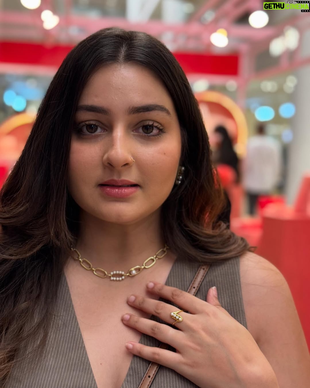 Akanksha Joshi - 1.3K Likes - Dropped by the Nishani pop-up at Jio World Drive and left with stunning jewellery, a sweet tooth fix, and a whole lot of fun!

@nishanistudio 
#NishaniatJWD
#NishaniPopup
#StyledByNishani
@jioworlddrive