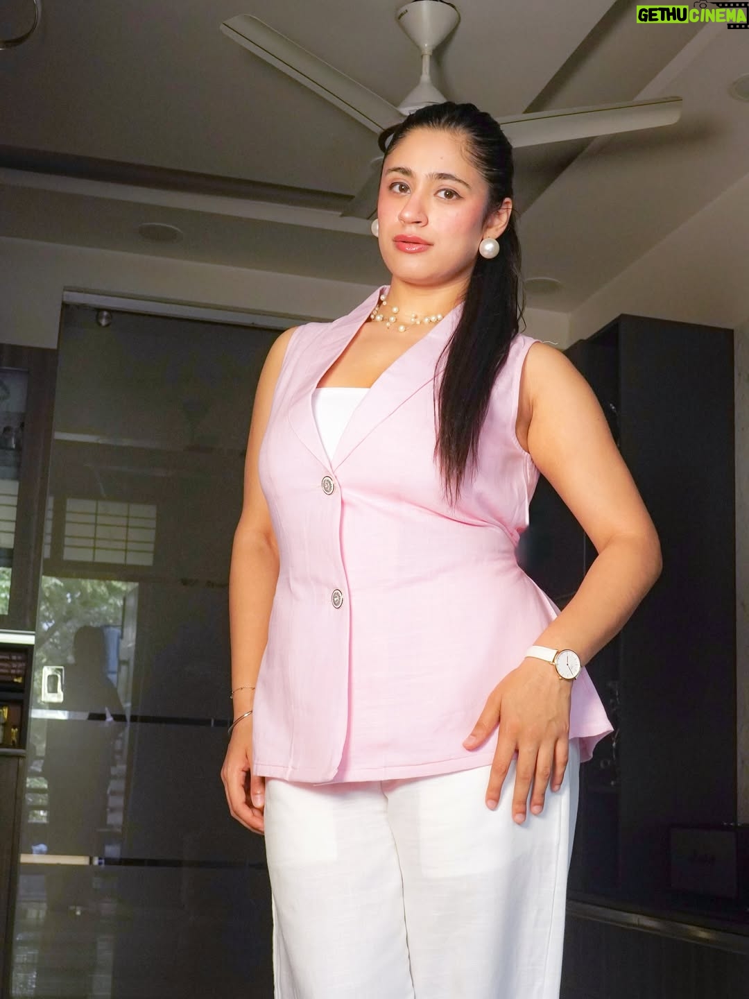 Akanksha Vij - 340 Likes - Pretty in pink!💕✨ 
Serving boardroom energy but make it soft 🕊

Outfit @shopinessa_ 
.
.
.
#Ootd #explorepage #pinkoutfits #zaraalternatives #hnmalternative #fyp #prettyinpink #workwear #stylishfit #fashiontrends 
(outfit inspo, fashion style, co ord sets, linens, linens for summer, fashionable style, fashion trends)