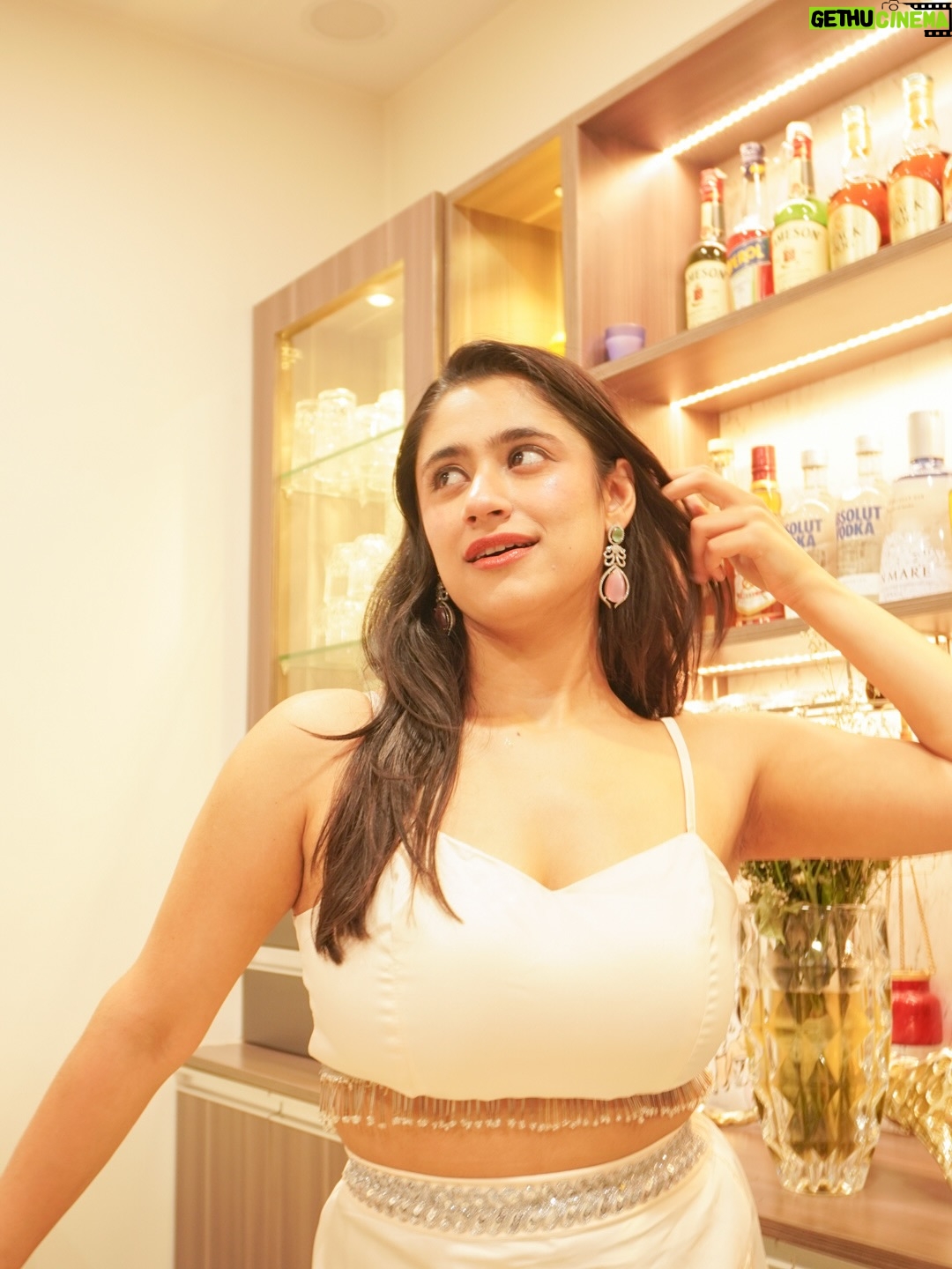 Akanksha Vij - 369 Likes - Just me… and a little extra sparkle tonight ✨
.
.
.
.
#OOTDInspo #StyleDiaries #InstaFashion #GlamLook #FashionVibes #StyleInspo #InstaStyle #WhatIWore #StyleGoals #EveningLook