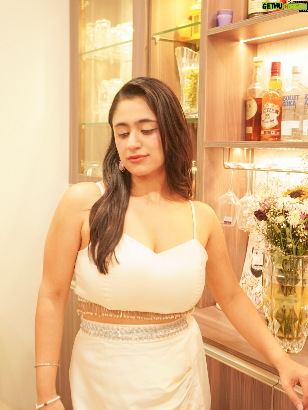 Akanksha Vij - 369 Likes - Just me… and a little extra sparkle tonight ✨
.
.
.
.
#OOTDInspo #StyleDiaries #InstaFashion #GlamLook #FashionVibes #StyleInspo #InstaStyle #WhatIWore #StyleGoals #EveningLook