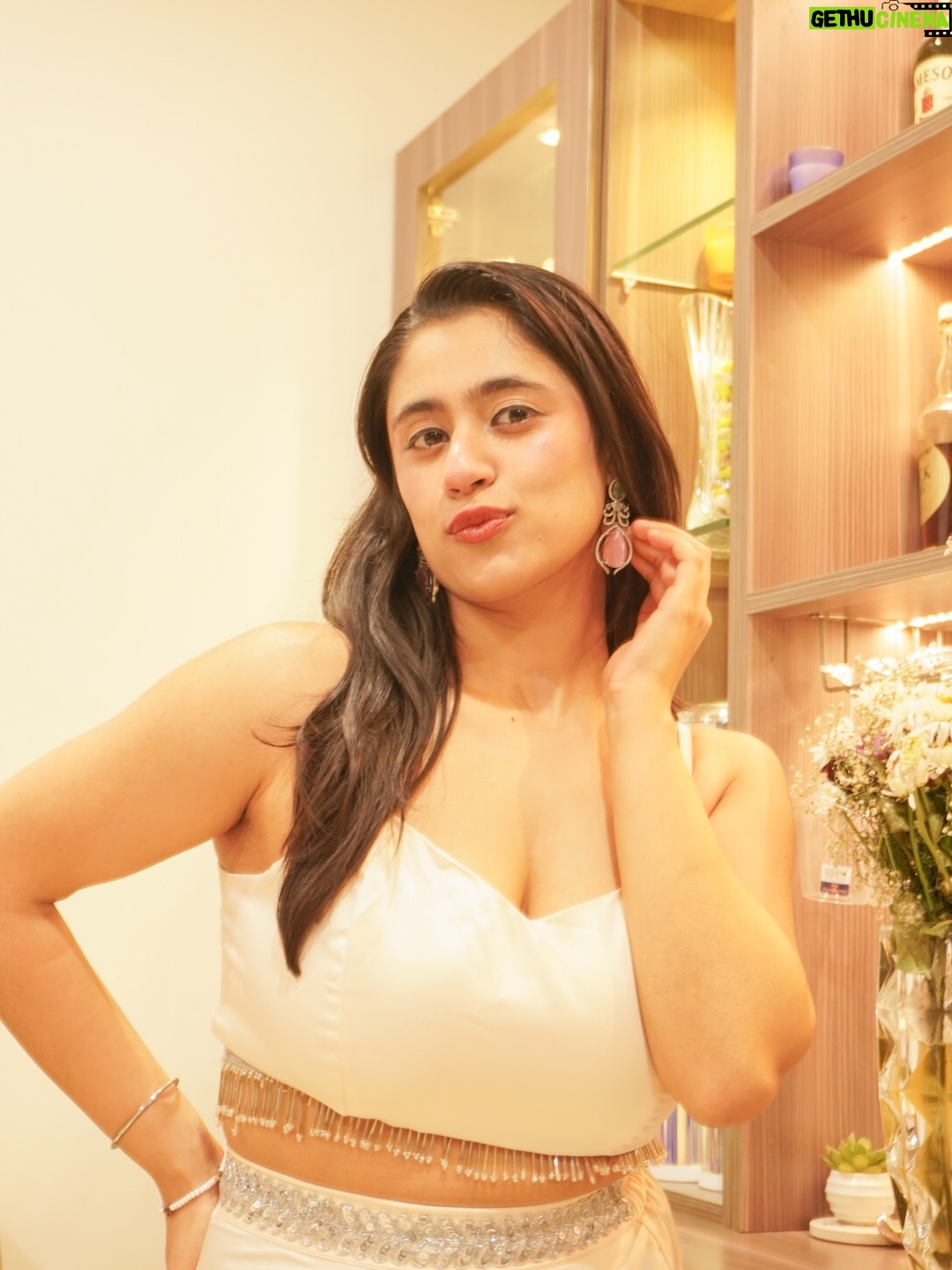 Akanksha Vij - 369 Likes - Just me… and a little extra sparkle tonight ✨
.
.
.
.
#OOTDInspo #StyleDiaries #InstaFashion #GlamLook #FashionVibes #StyleInspo #InstaStyle #WhatIWore #StyleGoals #EveningLook