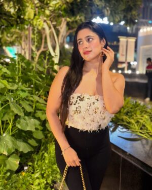 Akanksha Vij Instagram - Flash on!📸♥️
.
.
.
.
#photooftheday #viralphoto #trending #fyp #foryoupage #outfitinspo #outfitinspiration #ootd #fashioninspo #fashionblogger #styleinspo #styling #fashionista #outfitsideas
(fashion , luxury, Outfit fashion, Fashion photo, Instagram Post, Glitter, Glam)