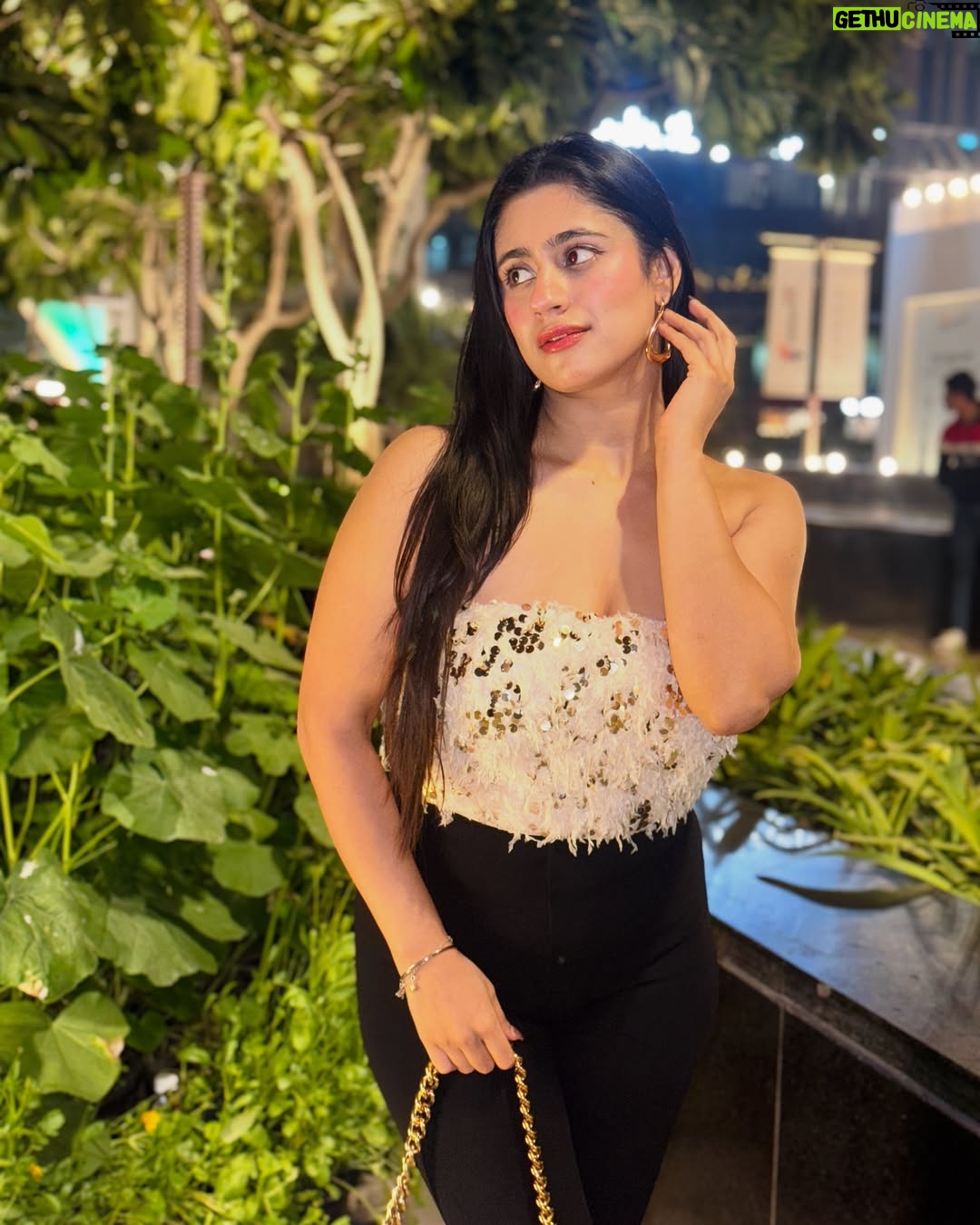 Akanksha Vij - 560 Likes - Flash on!📸♥️
.
.
.
.
#photooftheday #viralphoto #trending #fyp #foryoupage #outfitinspo #outfitinspiration #ootd #fashioninspo #fashionblogger #styleinspo #styling #fashionista #outfitsideas 
(fashion , luxury, Outfit fashion, Fashion photo, Instagram Post, Glitter, Glam)