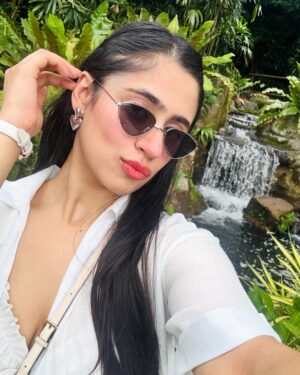 Akanksha Vij Instagram - Dressed in confidence and a little bit of sunshine. ☀️💖
.
.
.
.
#expore #ootd #outfitinspo#fashion#style#travel#singapore#travelphotography #styleinspirations
(Travel, singapore, Fashion, Outfit, Luxury, Instagram, Insta Post)