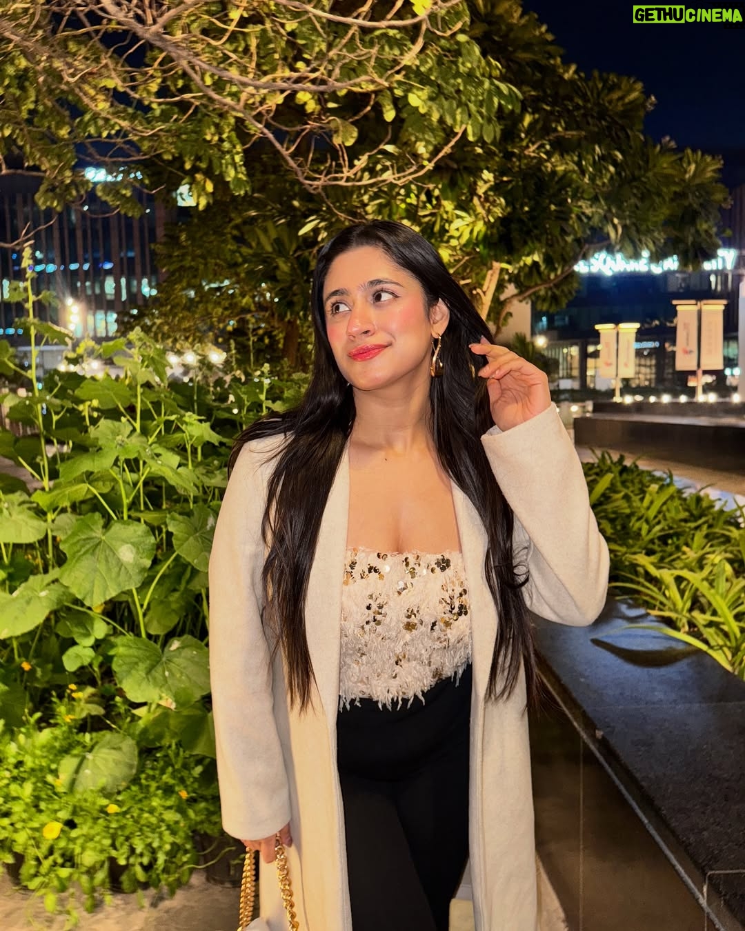 Akanksha Vij - 560 Likes - Flash on!📸♥️
.
.
.
.
#photooftheday #viralphoto #trending #fyp #foryoupage #outfitinspo #outfitinspiration #ootd #fashioninspo #fashionblogger #styleinspo #styling #fashionista #outfitsideas 
(fashion , luxury, Outfit fashion, Fashion photo, Instagram Post, Glitter, Glam)