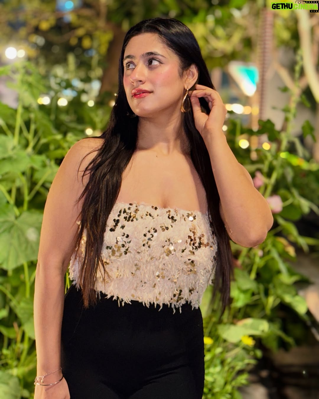 Akanksha Vij - 560 Likes - Flash on!📸♥️
.
.
.
.
#photooftheday #viralphoto #trending #fyp #foryoupage #outfitinspo #outfitinspiration #ootd #fashioninspo #fashionblogger #styleinspo #styling #fashionista #outfitsideas 
(fashion , luxury, Outfit fashion, Fashion photo, Instagram Post, Glitter, Glam)