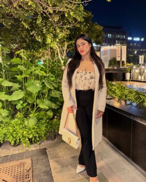 Akanksha Vij Instagram - Flash on!📸♥️
.
.
.
.
#photooftheday #viralphoto #trending #fyp #foryoupage #outfitinspo #outfitinspiration #ootd #fashioninspo #fashionblogger #styleinspo #styling #fashionista #outfitsideas
(fashion , luxury, Outfit fashion, Fashion photo, Instagram Post, Glitter, Glam)