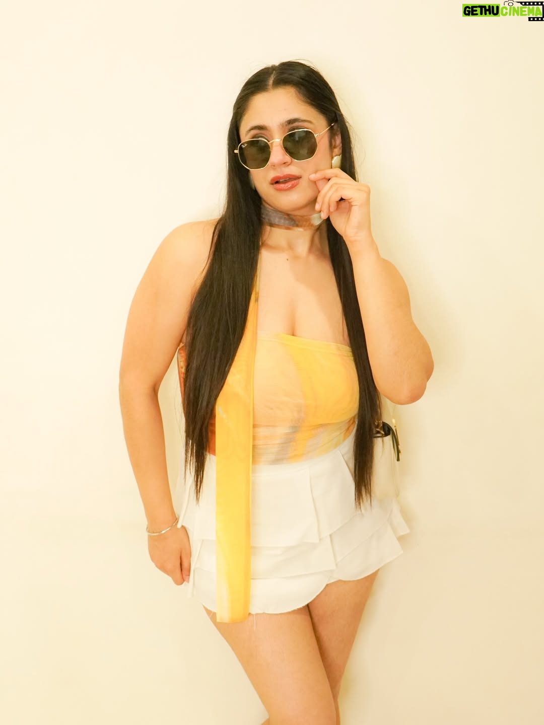 Akanksha Vij - 421 Likes - Album: Recents 📸✨💛
.
.
.
.
#Ootd #explore #fashionista #stylinginspo #sunmertime #summervibes☀️ #outfitinspirations #goodmood