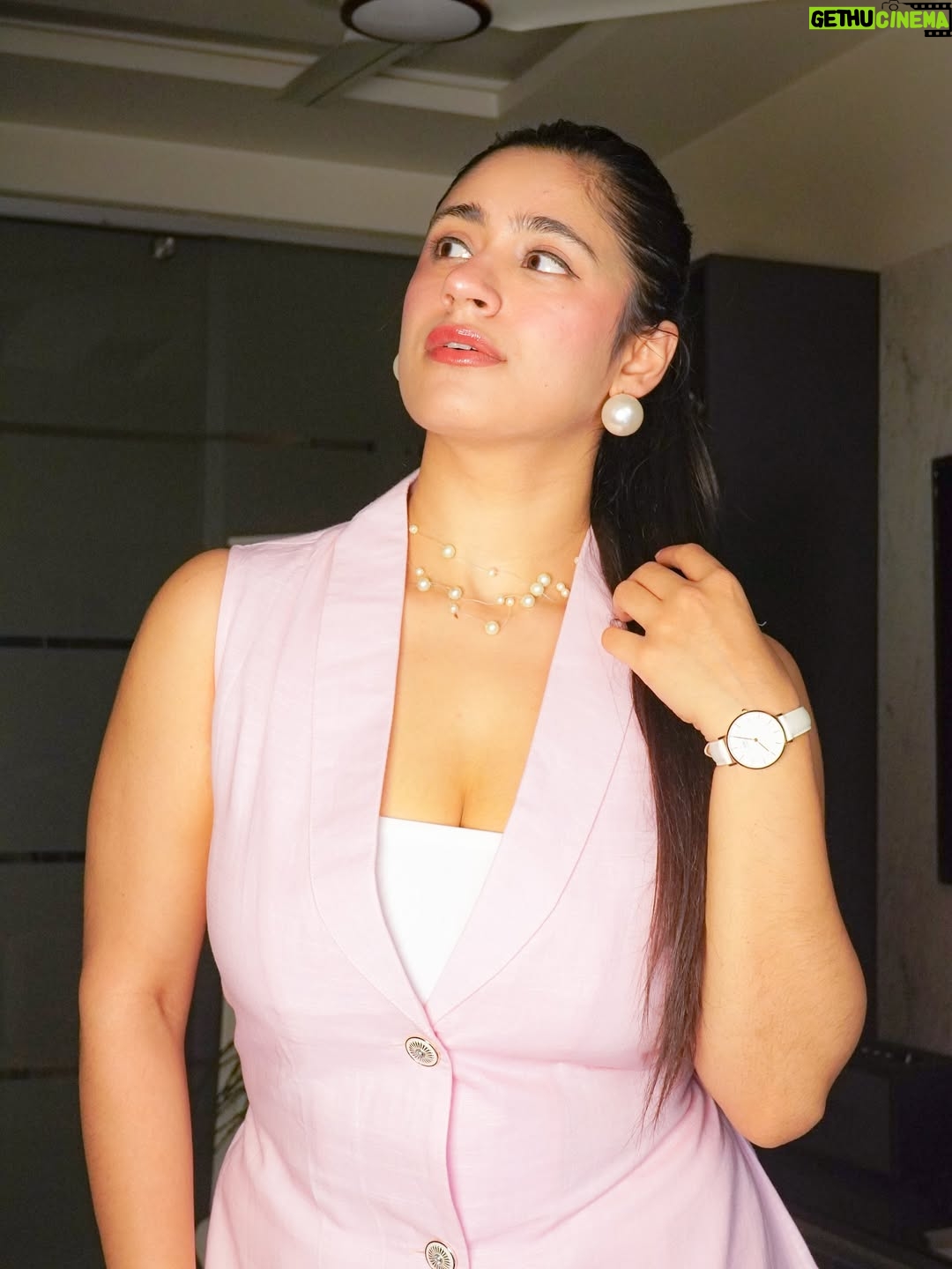 Akanksha Vij - 340 Likes - Pretty in pink!💕✨ 
Serving boardroom energy but make it soft 🕊

Outfit @shopinessa_ 
.
.
.
#Ootd #explorepage #pinkoutfits #zaraalternatives #hnmalternative #fyp #prettyinpink #workwear #stylishfit #fashiontrends 
(outfit inspo, fashion style, co ord sets, linens, linens for summer, fashionable style, fashion trends)