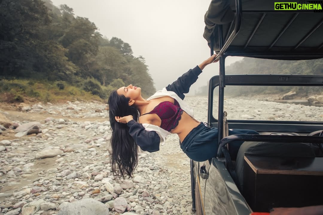 Akansha Chamola - 110K Likes - aaja meri gaadi mai baithjaa 😎😎😎😜
.
📸 @artographybysagar 
.
.
.
.
.
.
.
#travelgram #indiagram #travelindiagram #uttarakhand #uttarakhandheaven #pahadi #pahadigirl #travelphotography #photoshootideas #travelrealindia #traveldiaries