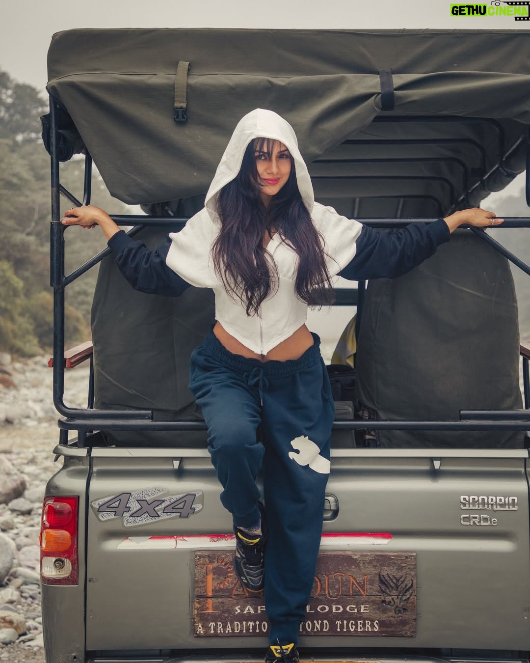 Akansha Chamola - 110K Likes - aaja meri gaadi mai baithjaa 😎😎😎😜
.
📸 @artographybysagar 
.
.
.
.
.
.
.
#travelgram #indiagram #travelindiagram #uttarakhand #uttarakhandheaven #pahadi #pahadigirl #travelphotography #photoshootideas #travelrealindia #traveldiaries