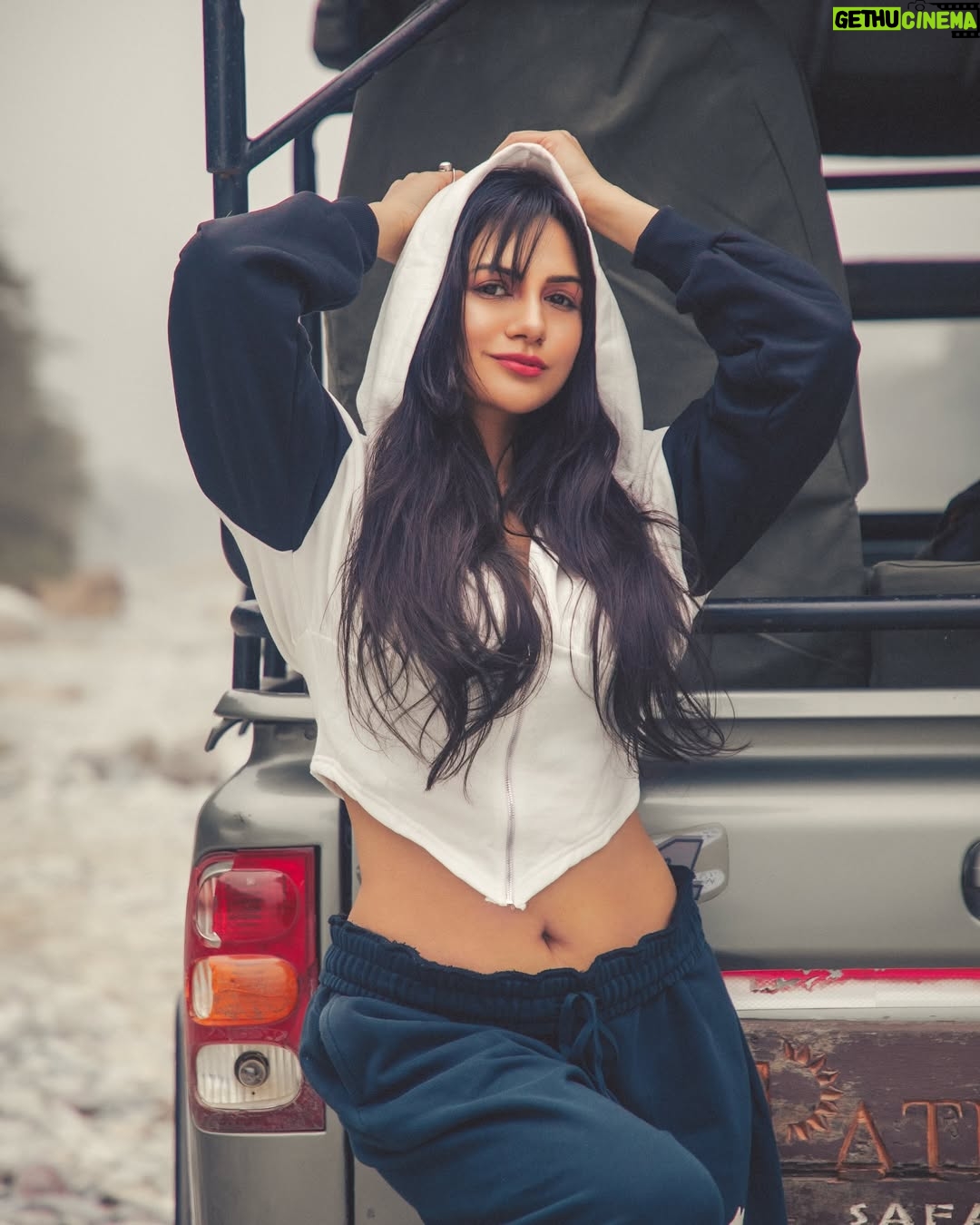Akansha Chamola - 110K Likes - aaja meri gaadi mai baithjaa 😎😎😎😜
.
📸 @artographybysagar 
.
.
.
.
.
.
.
#travelgram #indiagram #travelindiagram #uttarakhand #uttarakhandheaven #pahadi #pahadigirl #travelphotography #photoshootideas #travelrealindia #traveldiaries