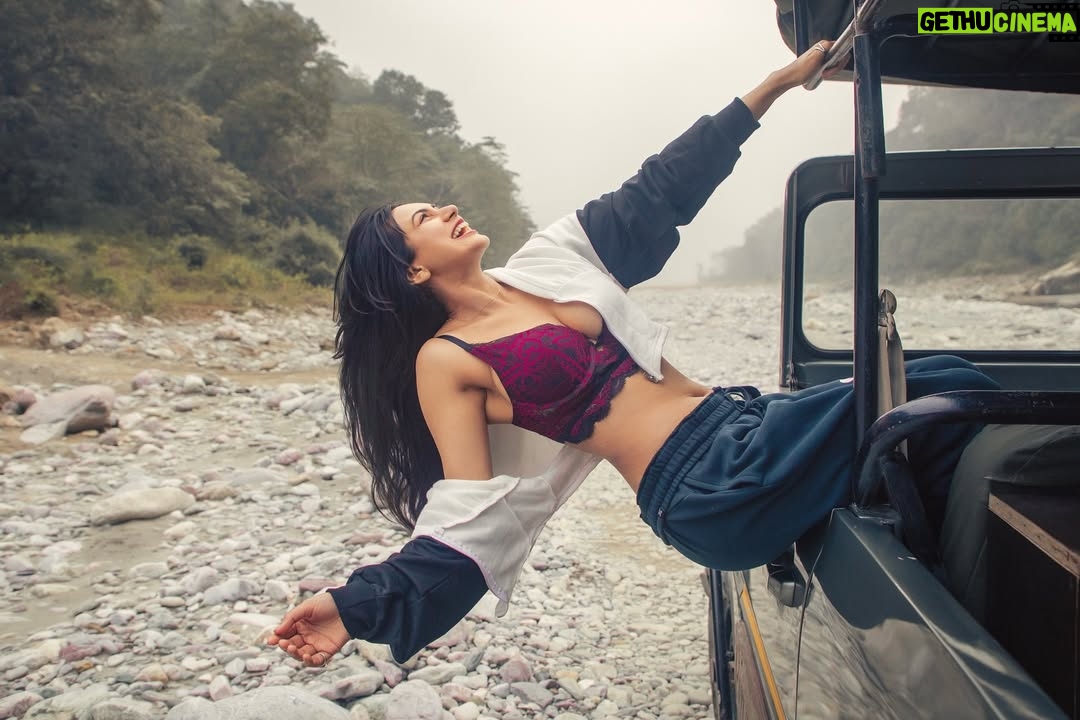 Akansha Chamola - 110K Likes - aaja meri gaadi mai baithjaa 😎😎😎😜
.
📸 @artographybysagar 
.
.
.
.
.
.
.
#travelgram #indiagram #travelindiagram #uttarakhand #uttarakhandheaven #pahadi #pahadigirl #travelphotography #photoshootideas #travelrealindia #traveldiaries