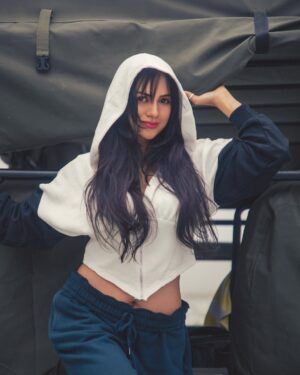 Akansha Chamola Instagram - aaja meri gaadi mai baithjaa 😎😎😎😜
.
📸 @artographybysagar 
.
.
.
.
.
.
.
#travelgram #indiagram #travelindiagram #uttarakhand #uttarakhandheaven #pahadi #pahadigirl #travelphotography #photoshootideas #travelrealindia #traveldiaries