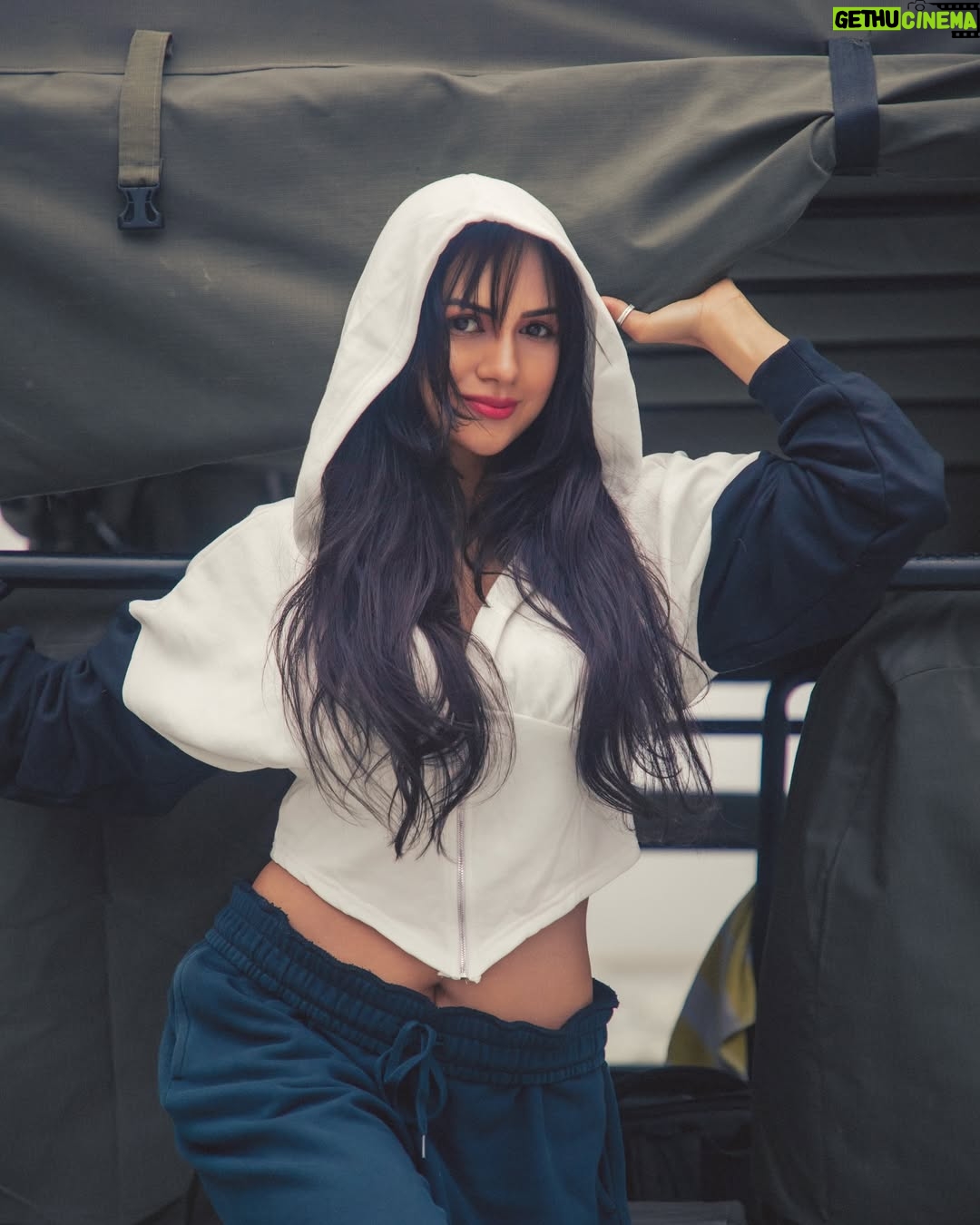 Akansha Chamola - 110K Likes - aaja meri gaadi mai baithjaa 😎😎😎😜
.
📸 @artographybysagar 
.
.
.
.
.
.
.
#travelgram #indiagram #travelindiagram #uttarakhand #uttarakhandheaven #pahadi #pahadigirl #travelphotography #photoshootideas #travelrealindia #traveldiaries