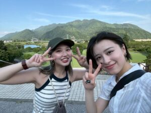 Akari Takeuchi Instagram - ぺいと遊びに行ってきたよ〜⭐️
めちゃ夏休みって感じでした☀️
最後のソリ滑りはめちゃ楽しくて最高✊✊
ただ毎度階段登るのキツくて次の日ちゃんと筋肉痛になりました🤣
久しぶりにゆっくりできて楽しかったし、1日あっという間だったな〜😌
この前ステージ上のぺい見たらカッコよくて同じ人か！？
ってくらいのギャップが最高でした💚👏👏

#アンジュルム