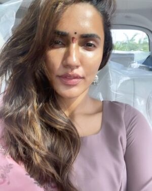 Akshara Gowda Instagram - Walked through temples, dargahs, and gurudwaras—realized the universe doesn’t see religion, it only sees hearts. Faith has no boundaries; love is our only true reflection. Somewhere in this endless journey, the universe is protecting me in mysterious ways I never imagined. ✨✨✨

#OneWorld #SpiritualJourney #UniverseProtects” ❤️🥰

 #aksharagowda #stylishtamilachi #aksharagowdabikki #stylishtamizhachi #sunday #chennai 
#mumbai #hyderabad #mother #motherhood #motherenergy #pushkarbrahmatemple #pushkar #ajmer #ajmersharifdargah #khatushyam #salasarbalaji #satyanarayan #balhanuman #nizamuddinauliyadargah #nizamuddin #delhi #jaipur #shiv #coldplay #fixyou #gurudwara