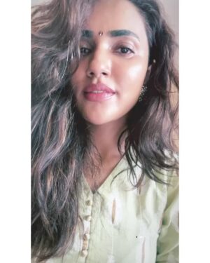 Akshara Gowda Instagram - Walked through temples, dargahs, and gurudwaras—realized the universe doesn’t see religion, it only sees hearts. Faith has no boundaries; love is our only true reflection. Somewhere in this endless journey, the universe is protecting me in mysterious ways I never imagined. ✨✨✨

#OneWorld #SpiritualJourney #UniverseProtects” ❤️🥰

 #aksharagowda #stylishtamilachi #aksharagowdabikki #stylishtamizhachi #sunday #chennai 
#mumbai #hyderabad #mother #motherhood #motherenergy #pushkarbrahmatemple #pushkar #ajmer #ajmersharifdargah #khatushyam #salasarbalaji #satyanarayan #balhanuman #nizamuddinauliyadargah #nizamuddin #delhi #jaipur #shiv #coldplay #fixyou #gurudwara