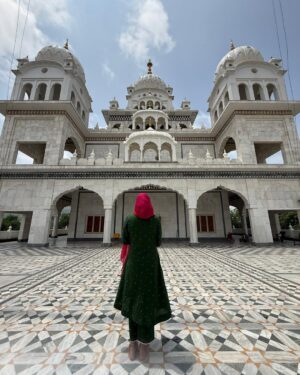 Akshara Gowda Instagram - Walked through temples, dargahs, and gurudwaras—realized the universe doesn’t see religion, it only sees hearts. Faith has no boundaries; love is our only true reflection. Somewhere in this endless journey, the universe is protecting me in mysterious ways I never imagined. ✨✨✨

#OneWorld #SpiritualJourney #UniverseProtects” ❤️🥰

 #aksharagowda #stylishtamilachi #aksharagowdabikki #stylishtamizhachi #sunday #chennai 
#mumbai #hyderabad #mother #motherhood #motherenergy #pushkarbrahmatemple #pushkar #ajmer #ajmersharifdargah #khatushyam #salasarbalaji #satyanarayan #balhanuman #nizamuddinauliyadargah #nizamuddin #delhi #jaipur #shiv #coldplay #fixyou #gurudwara