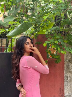 Akshaya hariharan Instagram - This song is the weather☔️