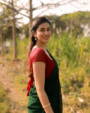 Akshaya hariharan Instagram - Kaamini♥️ 
📸 - @hariz_comrade 
Outfit - @sizebeyond