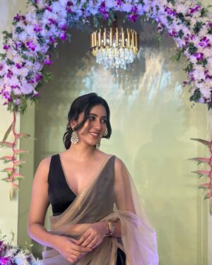 Akshaya hariharan Instagram - kalank nahi ishq hai kaajal piya (zoned out mid photo sesh) 🤭