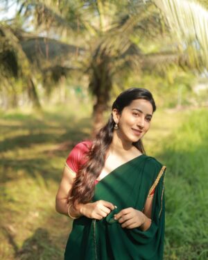 Akshaya hariharan Instagram - Kaamini♥️ 
📸 - @hariz_comrade 
Outfit - @sizebeyond