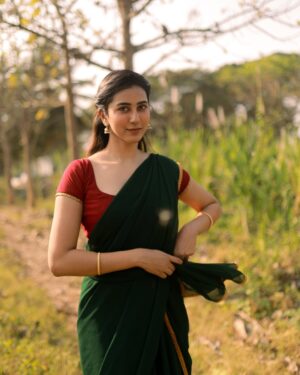 Akshaya hariharan Instagram - Kaamini♥️ 
📸 - @hariz_comrade 
Outfit - @sizebeyond