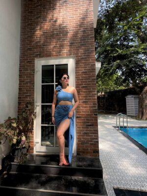 Akshita Instagram - ageing like…something!! 25th 🩵🥂
Wearing @materialgbyprishakritika
(25th birthday, Birthday Morning, Twenty Five, Birthday Behaviour, Poolside Spam)