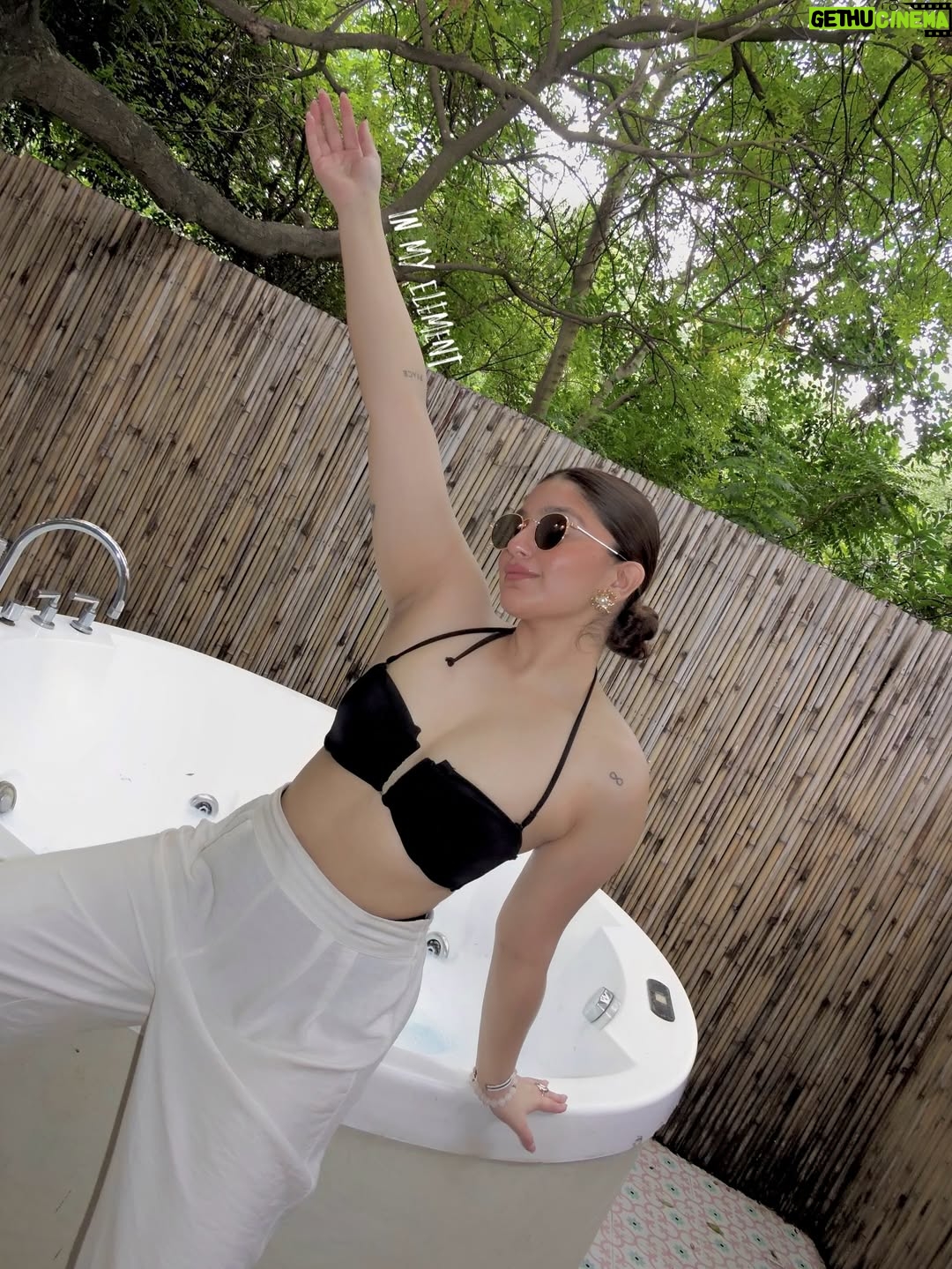 Akshita - 8.2K Likes - A quick escape from city chaos, Karma Lakelands was exactly the breather I didn’t know I needed 🌷
Spent my days doing everything and nothing, with great food and even better hospitality. Played my first game of pickleball, went boating, and even tried a swing at golf (elite behavior only).🤭
There’s so much to do here, yet it feels like time stands still in the best way. Already planning my next staycation. Thankyou for having us @karmalakelands 

 #KarmaLakelands #staycation #getaway