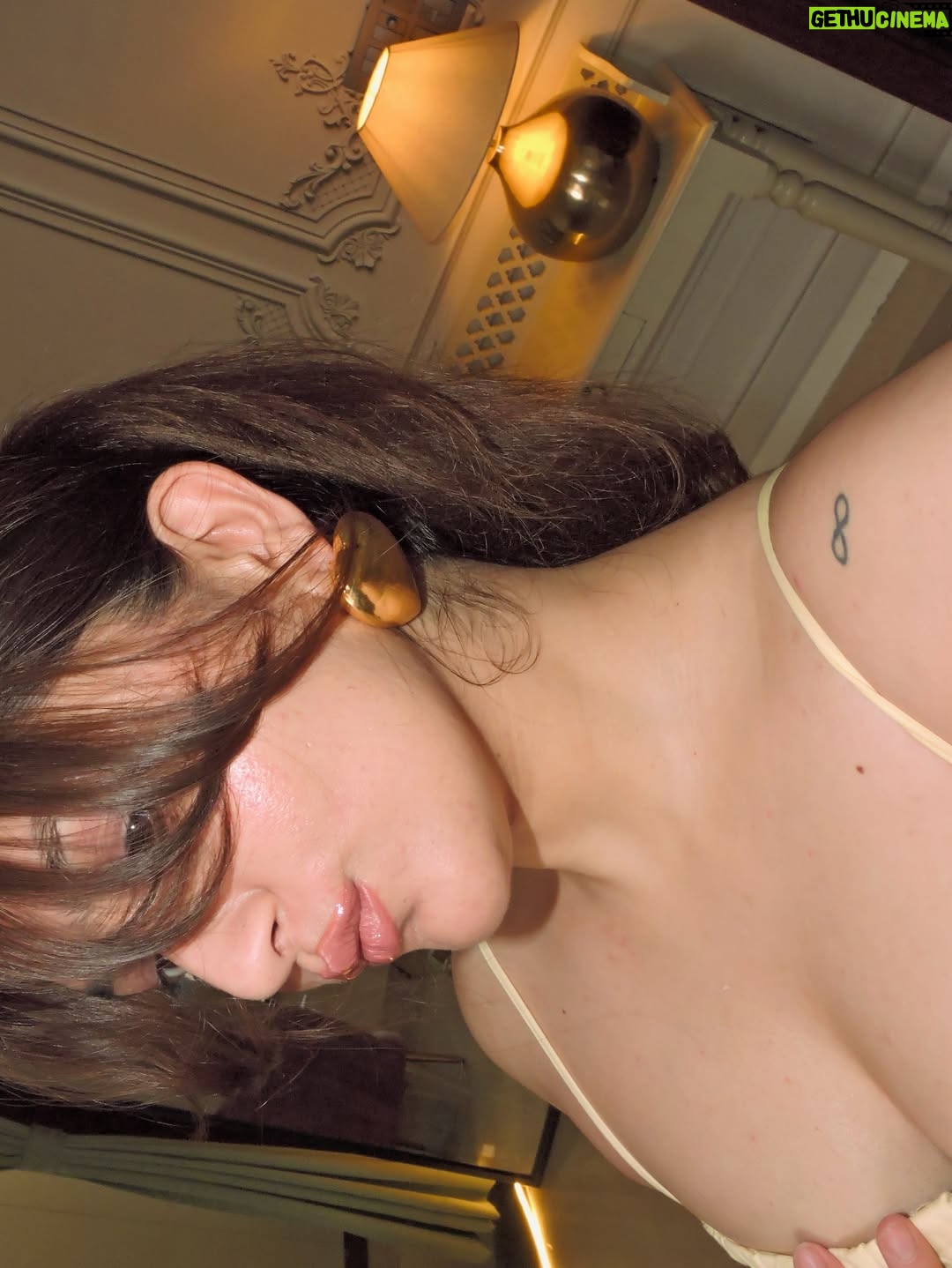 Akshita - 12.1K Likes - pretty lil face on that pretty lil frame