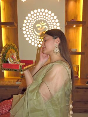 Akshita Instagram - Hare Krishna 🦚🪈
#janmashtami #krishna #ʀᴀᴅʜᴇʀᴀᴅʜᴇ