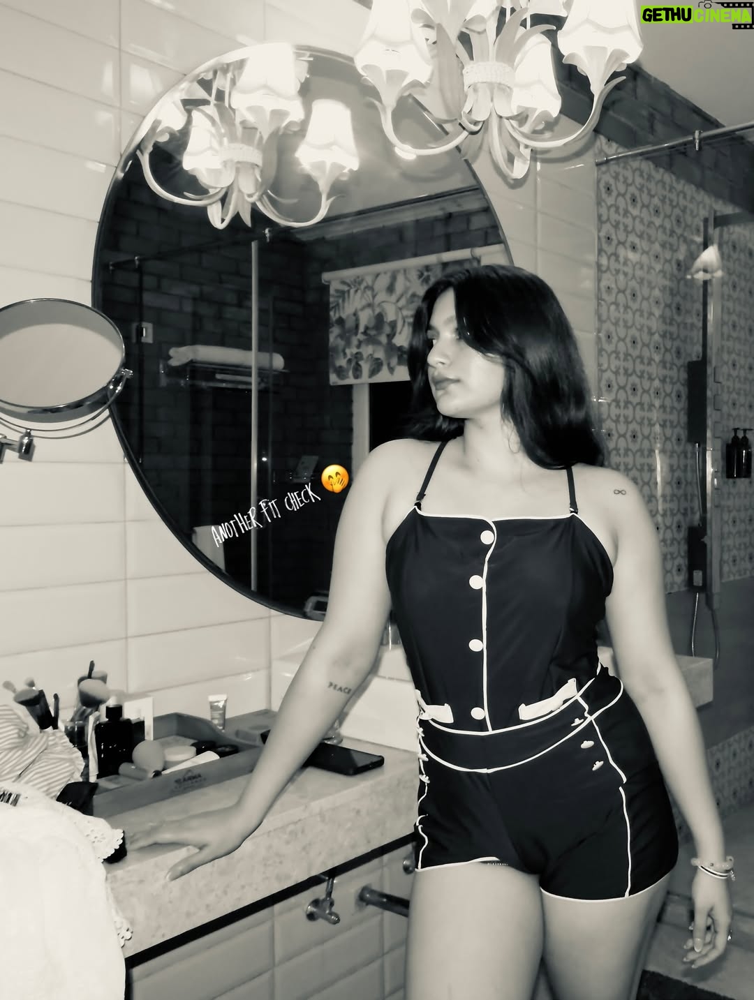 Akshita - 8.2K Likes - A quick escape from city chaos, Karma Lakelands was exactly the breather I didn’t know I needed 🌷
Spent my days doing everything and nothing, with great food and even better hospitality. Played my first game of pickleball, went boating, and even tried a swing at golf (elite behavior only).🤭
There’s so much to do here, yet it feels like time stands still in the best way. Already planning my next staycation. Thankyou for having us @karmalakelands 

 #KarmaLakelands #staycation #getaway