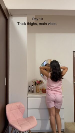 Akshita Rai Shrivastava Instagram - Main character vibes nahi arahi hai, challenge abandon kardungi 😭😭
Back & triceps today… on barely any sleep 🫠
Woke up early just to deal with a packed gym. What’s the point if I still have to lift & record in front of half the city 🙃
#Day10 #ThickThighsMainVibes #BackAndTriceps #GymStruggles #SleepDeprivedButStillHere #RealAndRaw #IndianFitnessCreator #NoExcusesJustAnnoyed #MorningWorkoutMadness #FitWithAkshita #FitnessReelsIndia