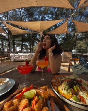 Akshita Rai Shrivastava Instagram - Take me back to @umabythesea 🌴🍹
( beach pictures,beach life, beach shack, cafes in goa, restaurants in goa, beach side cafe in goa, beach side restaurants in goa, morjim shacks)