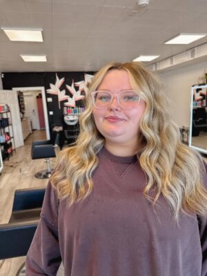 Alana Thompson Instagram - If you’re in Denver and looking for someone who truly gets hair, look no further than @thefunkyladyy she is hands down the BEST. This was my second time in her chair, and just like the first, I walked away feeling not only beautiful but genuinely cared for. From the moment you walk into @studiorae.salon you feel welcomed and at ease. The salon is absolutely stunning clean, cozy, and full of good energy.
What really sets her apart is how much pride and intention she pours into her work. You can tell she’s passionate about what she does, and it shows in every single detail from the way she consults with you, to how she styles and treats your hair with so much love. I’ve never once felt uncomfortable or out of place, and that says so much.
There’s something so special about being in a space where you can relax, be yourself, and leave feeling like your best self and that’s exactly what she gives every time. Can’t wait for my next appointment already. Thank you, @thefunkyladyy for sharing your gift with us. 💕✨ #DenverHairStylist #StudioRaeSalon #GratefulClient #HairMagic