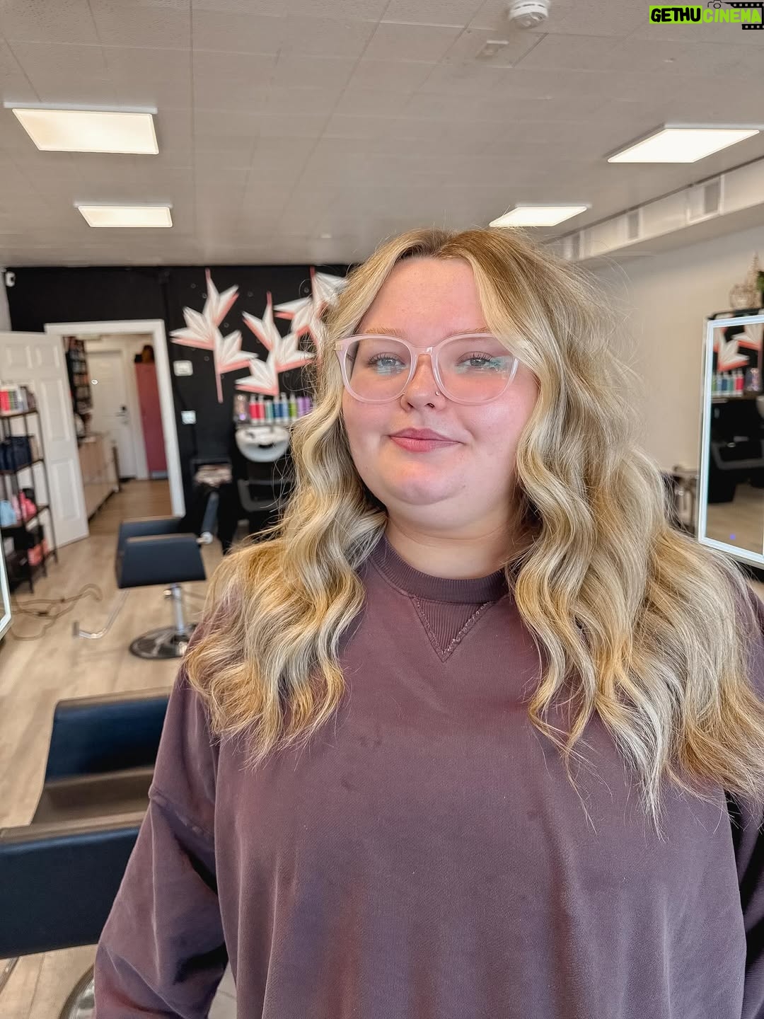 Alana Thompson - 56.4K Likes - If you’re in Denver and looking for someone who truly gets hair, look no further than @thefunkyladyy she is hands down the BEST. This was my second time in her chair, and just like the first, I walked away feeling not only beautiful but genuinely cared for. From the moment you walk into @studiorae.salon you feel welcomed and at ease. The salon is absolutely stunning clean, cozy, and full of good energy.

What really sets her apart is how much pride and intention she pours into her work. You can tell she’s passionate about what she does, and it shows in every single detail from the way she consults with you, to how she styles and treats your hair with so much love. I’ve never once felt uncomfortable or out of place, and that says so much.

There’s something so special about being in a space where you can relax, be yourself, and leave feeling like your best self and that’s exactly what she gives every time. Can’t wait for my next appointment already. Thank you, @thefunkyladyy for sharing your gift with us. 💕✨ #DenverHairStylist #StudioRaeSalon #GratefulClient #HairMagic